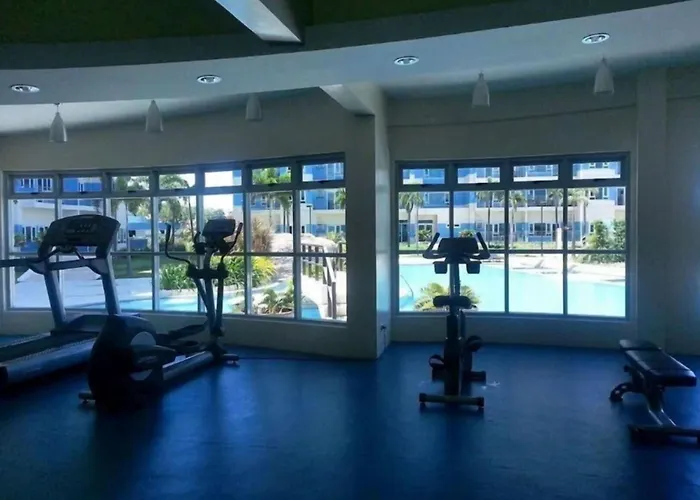 Spacious Unit With Balcony And Seaview *