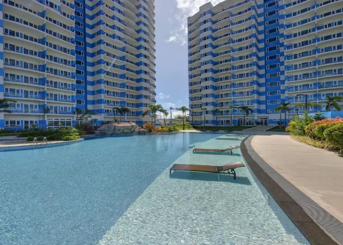 Spacious Unit With Balcony And Seaview