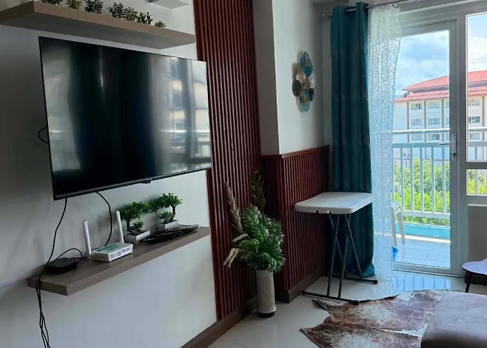 Spacious Unit With Balcony And Seaview *